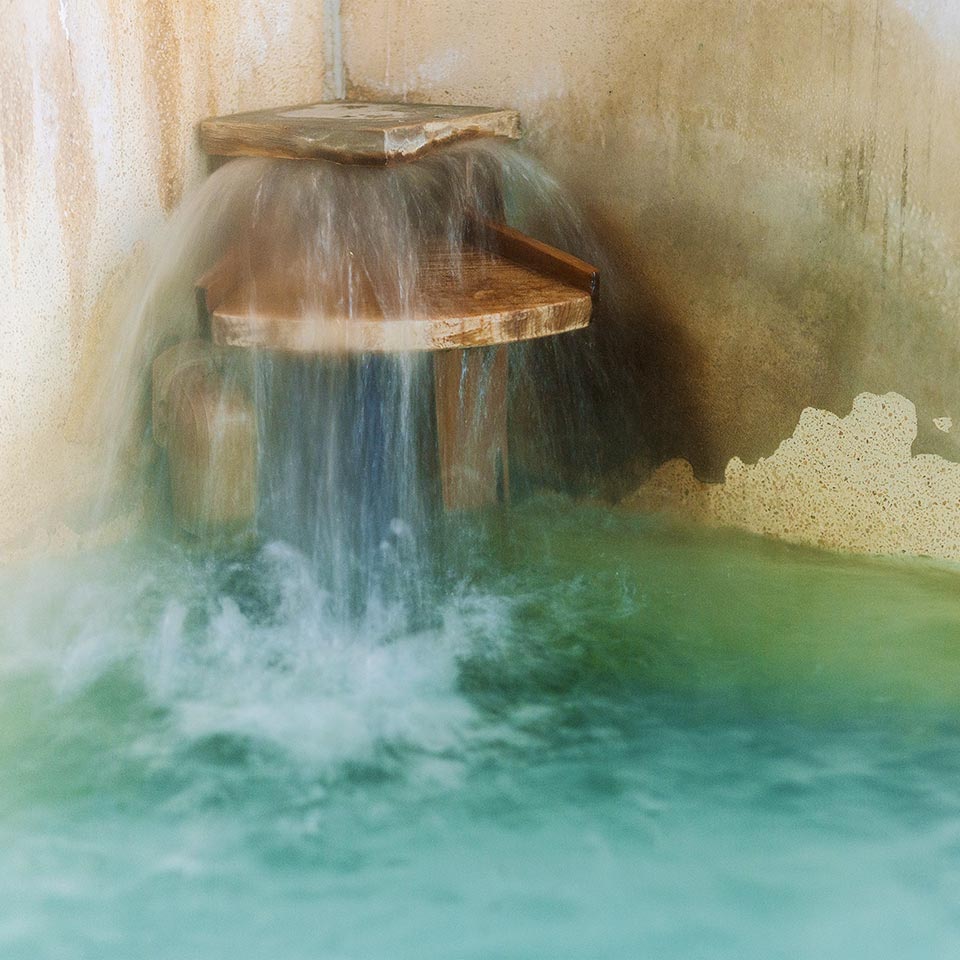 うるうる美肌の「絹の湯」