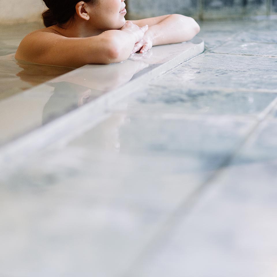うるうる美肌の「絹の湯」